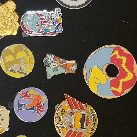 Disney Trading Pins Collection - Picture 5 of 14